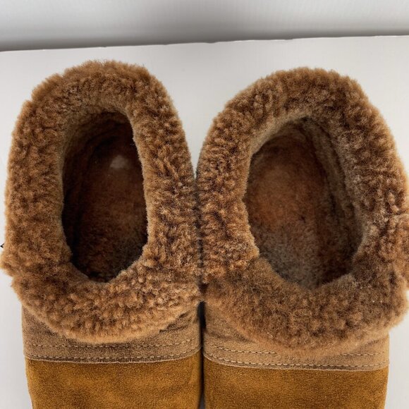 GRAVEL FOURRURES Made in Canada Brown Suede Slippers With Sheepskin Lining 7 - Picture 5 of 13